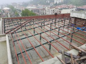 Meray Çelik Yapılar | Endüstriyel Çelik Konstrüksiyon Uzmanı - Kartallar Rize Limandere Otel Çatısı- 333