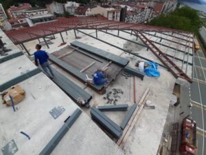 Meray Çelik Yapılar | Endüstriyel Çelik Konstrüksiyon Uzmanı - Kartallar Rize Limandere Otel Çatısı- 329