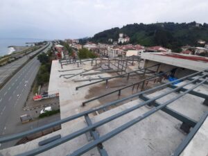 Meray Çelik Yapılar | Endüstriyel Çelik Konstrüksiyon Uzmanı - Kartallar Rize Limandere Otel Çatısı- 327