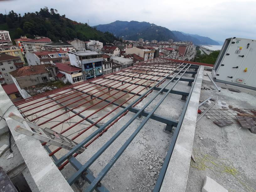 Meray Çelik Yapılar | Endüstriyel Çelik Konstrüksiyon Uzmanı - Kartallar Rize Limandere Otel Çatısı- 163